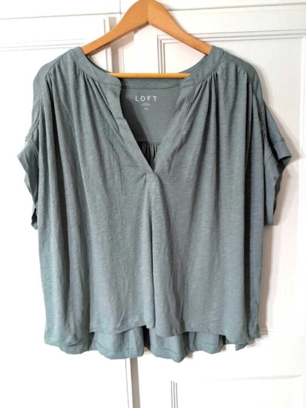 NWOT LOFT Short Sleeve Split V-Neck Blouse Sage Green XL
